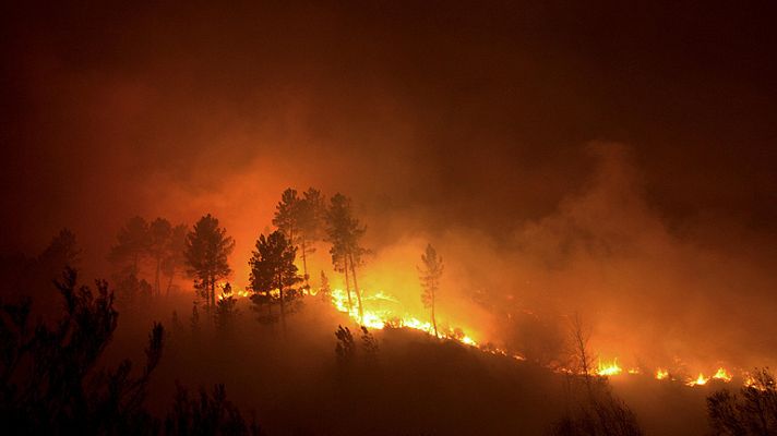 Un incendio en Ourense quema 200 hectáreas del Parque Natural de O Xurés