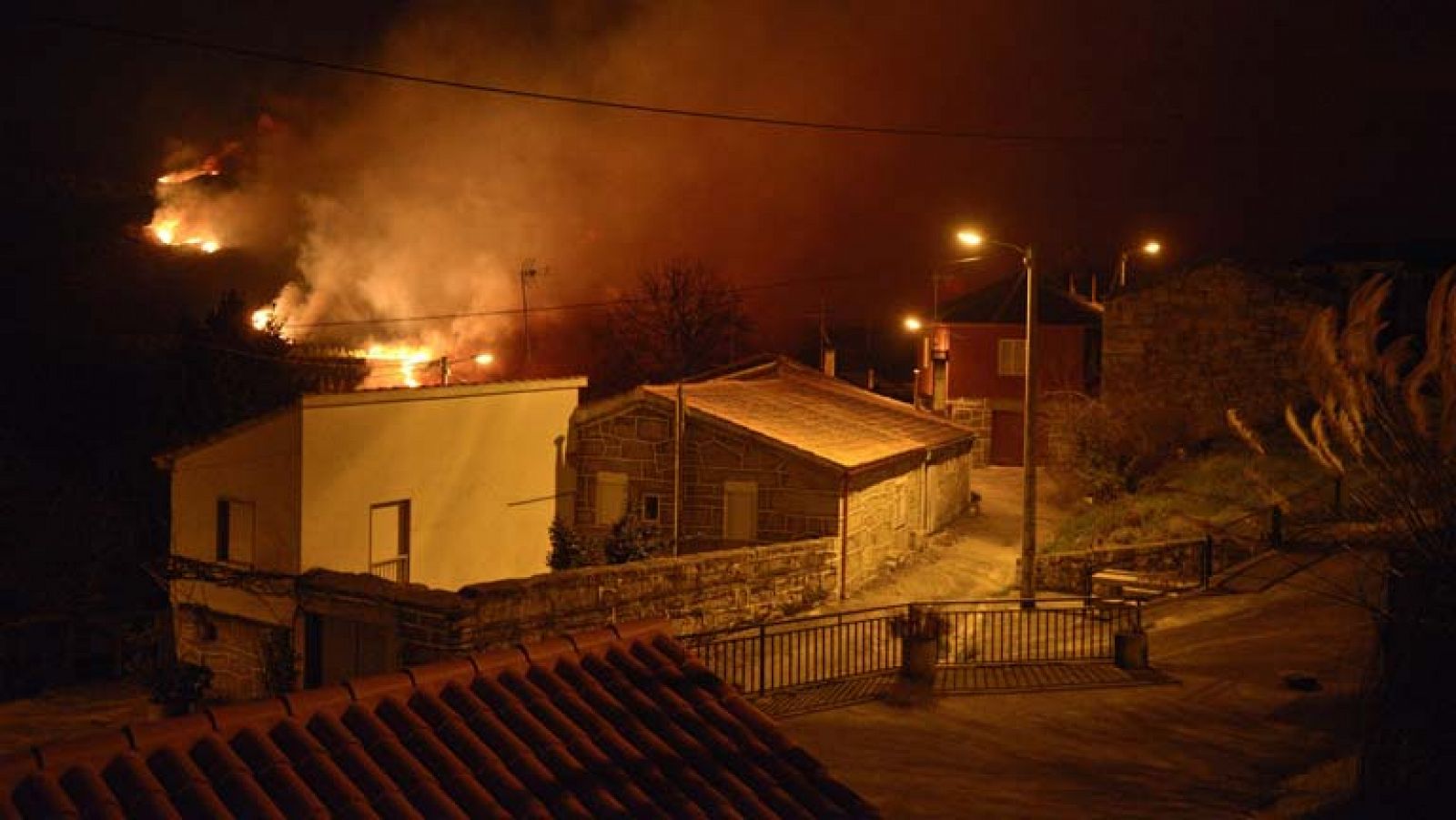 Más de trescientas hectáreas han ardido en el parque natural de O Xurés, en Ourense