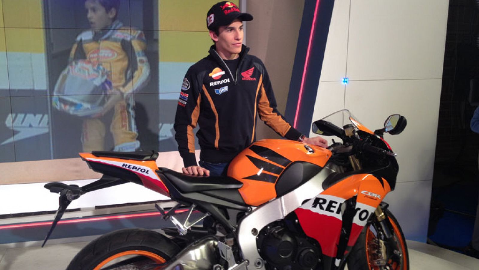 Telediario 1: Márquez, el campeón precoz visita TVE | RTVE Play