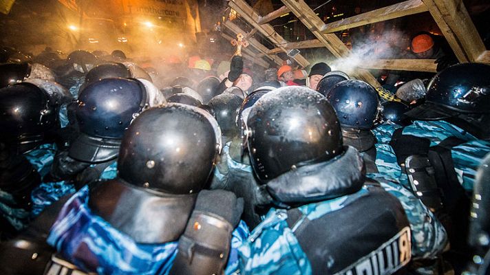 Telediario 1 - Yanukóvich está dispuesto a participar en mesa redonda junto a la oposición