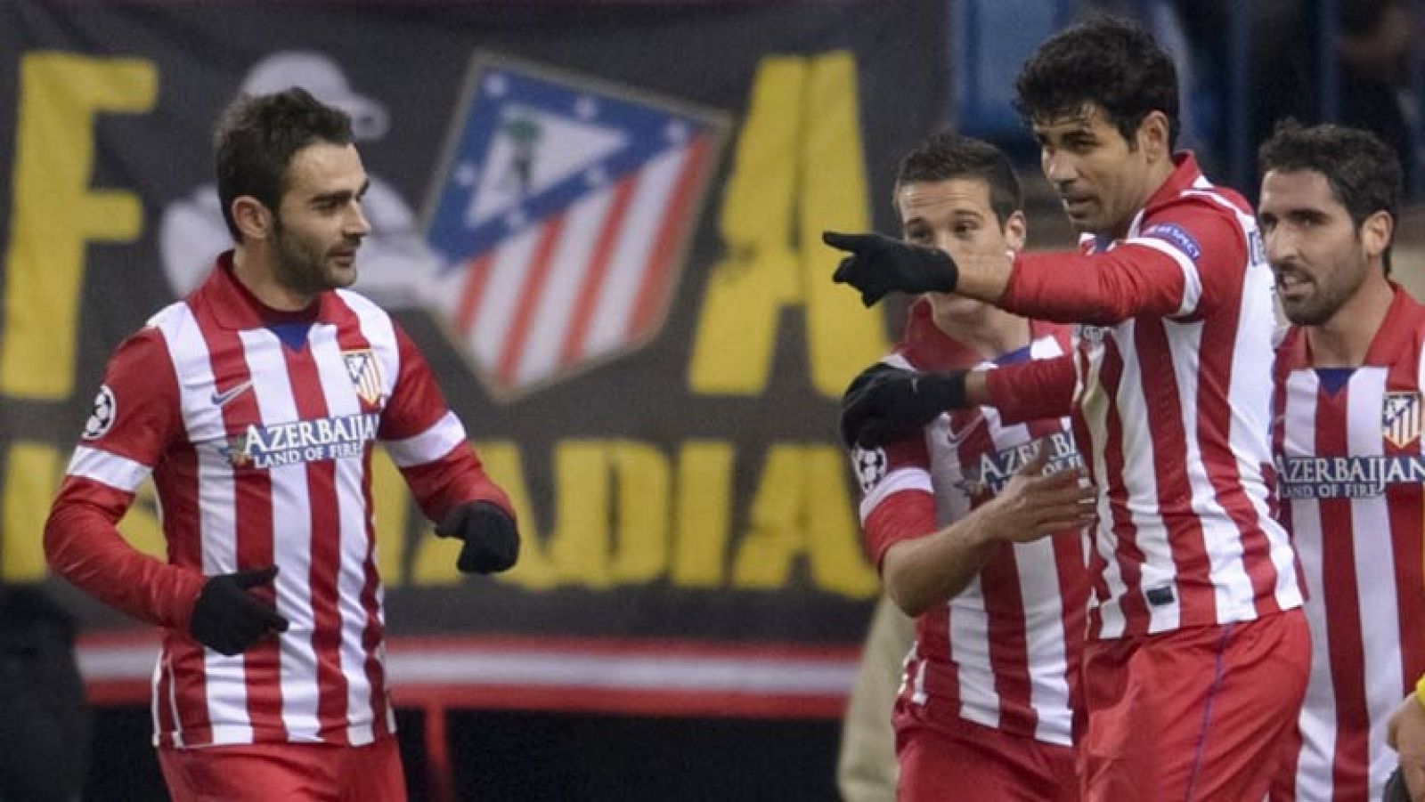 El delantero hispanobrasileño del Atlético de Madrid Diego Costa ha marcado el segundo gol de su equipo ante el Oporto, tras culminar un gran contragolpe en el minuto 35 de juego.