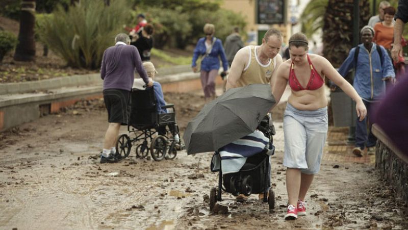 Tenerife sigue en alerta roja por lluvias de hasta 60l/m2 en  una hora