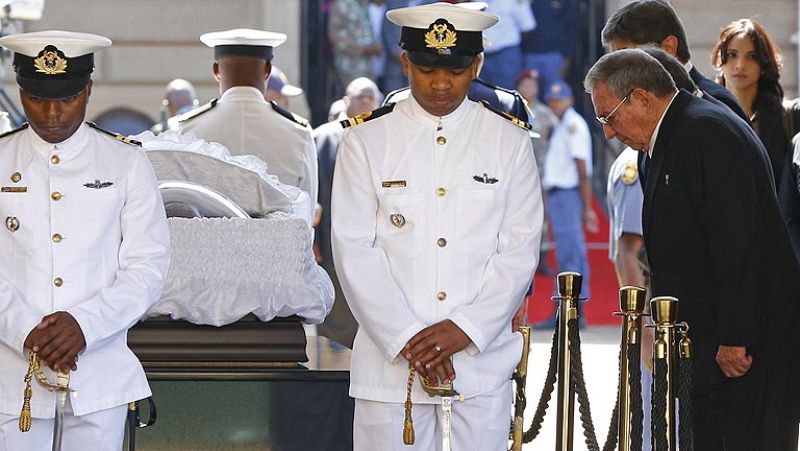 Continúa abierta la capilla ardiente por Nelson Mandela