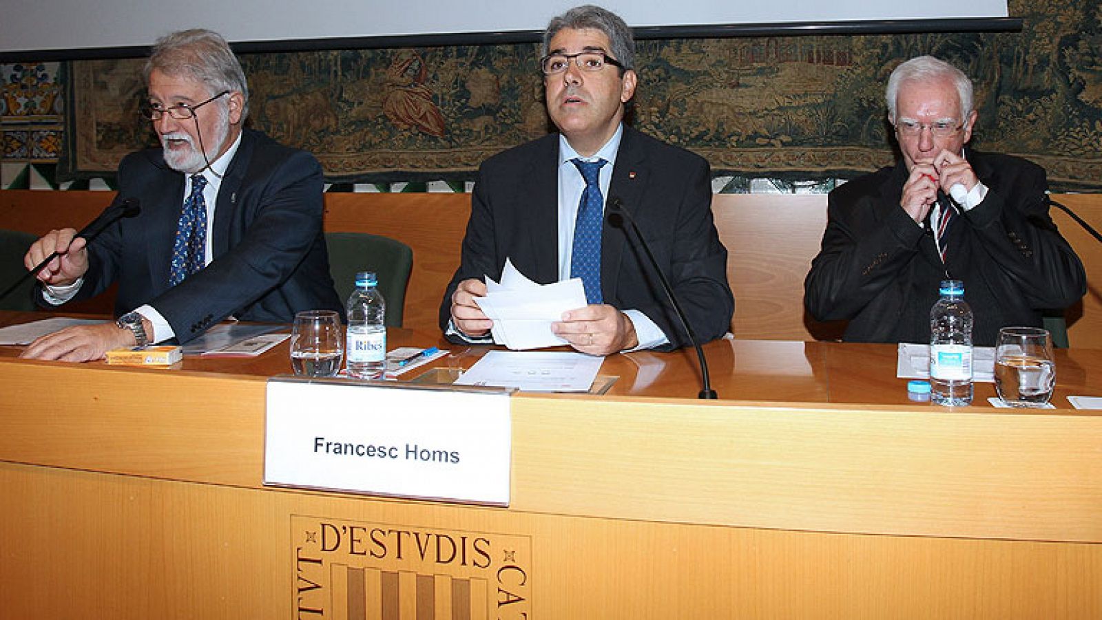 El Govern y PP se acusan de "manipular" la historia tras la inauguración del simposio catalán - Informativo 24h | Ver