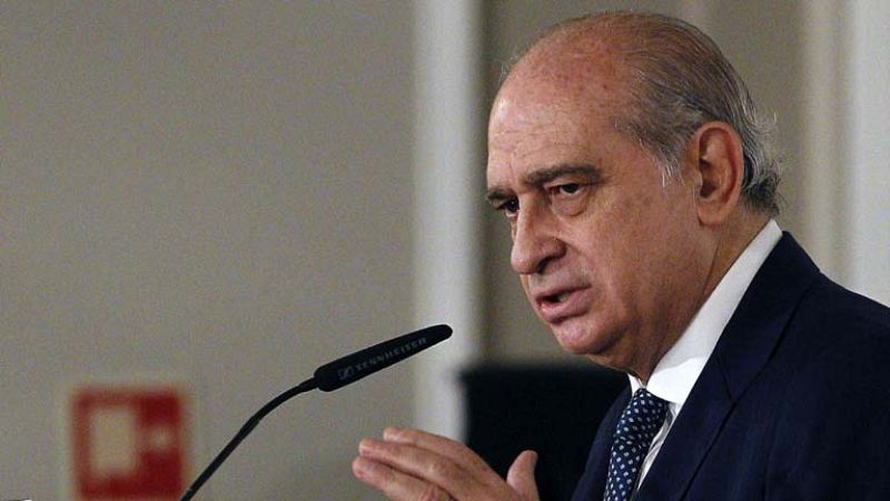 El ministro de Interior advierte a ETA de que no aceptará escenificaciones teatrales en una  entrega de armas 