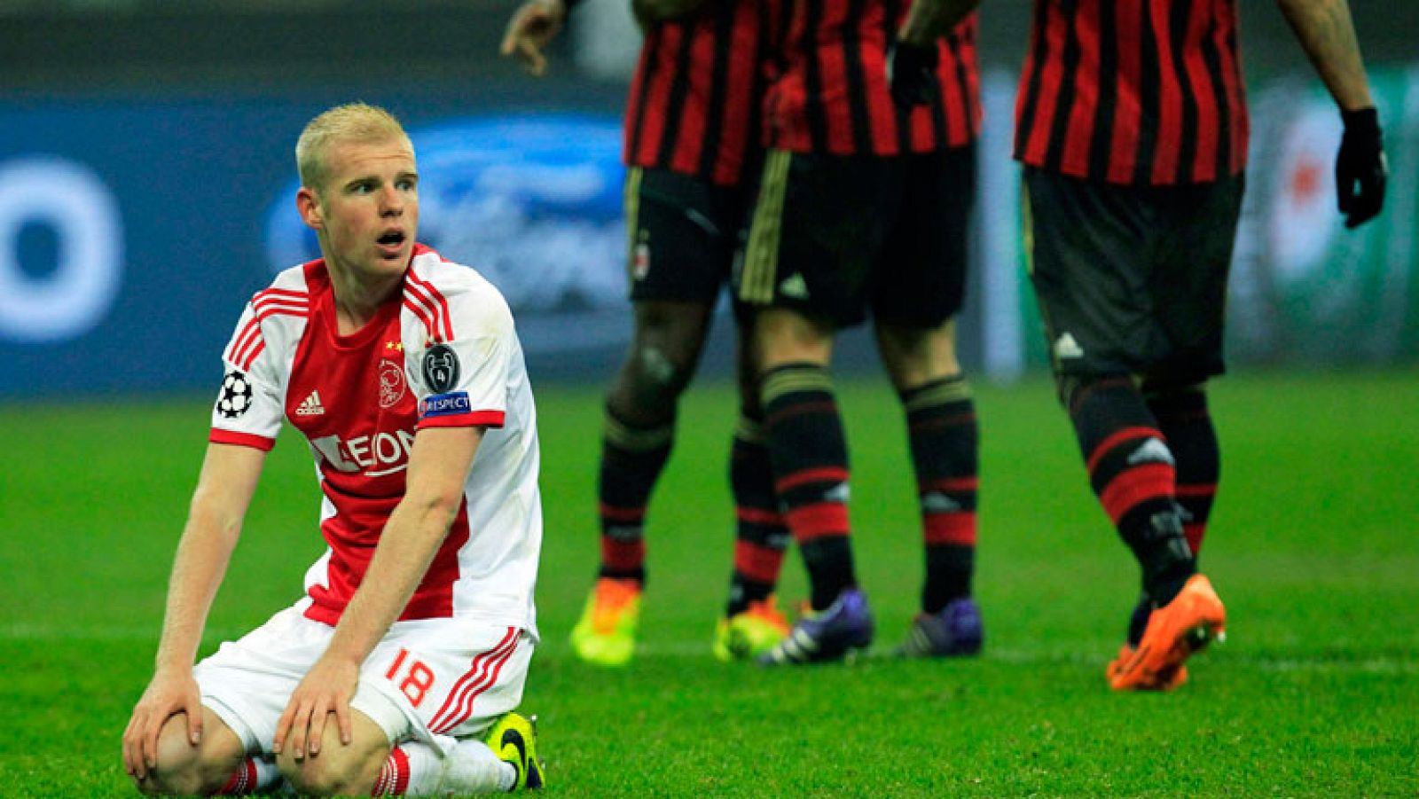 Telediario 1: El Milan resiste en inferioridad y apea al Ajax de octavos | RTVE Play