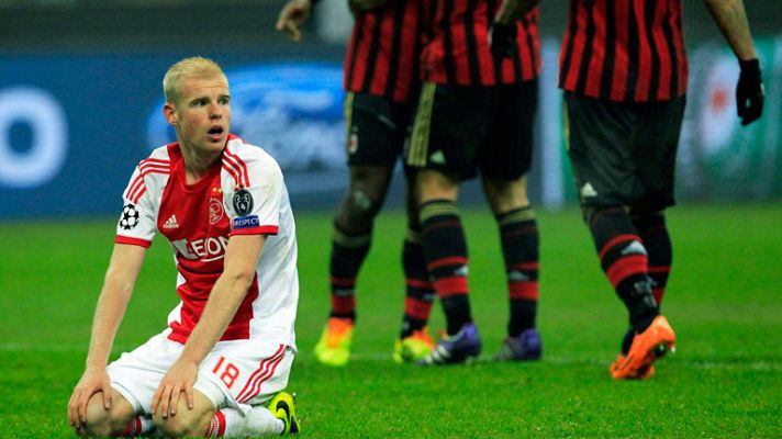 El Milan resiste en inferioridad y apea al Ajax de octavos