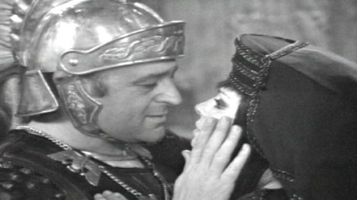 Besos por Navidad - Jesús Puente en 'Cleopatra'