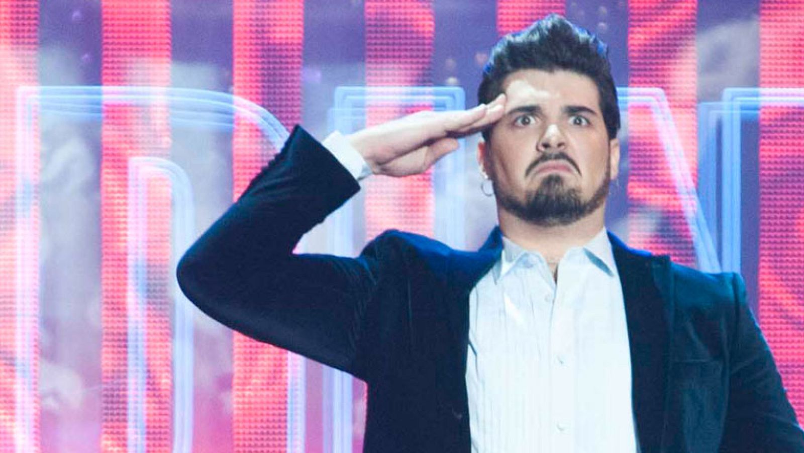 David Moreno canta "Saca el güisqui, cheli"