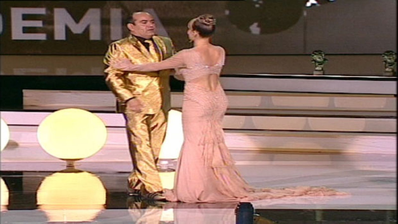 José Corbacho y Elsa Pataky - Besos por Navidad | Ver