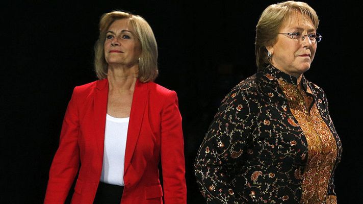 Telediario 1 - Bachelet y Matthei cierran campaña en Chile