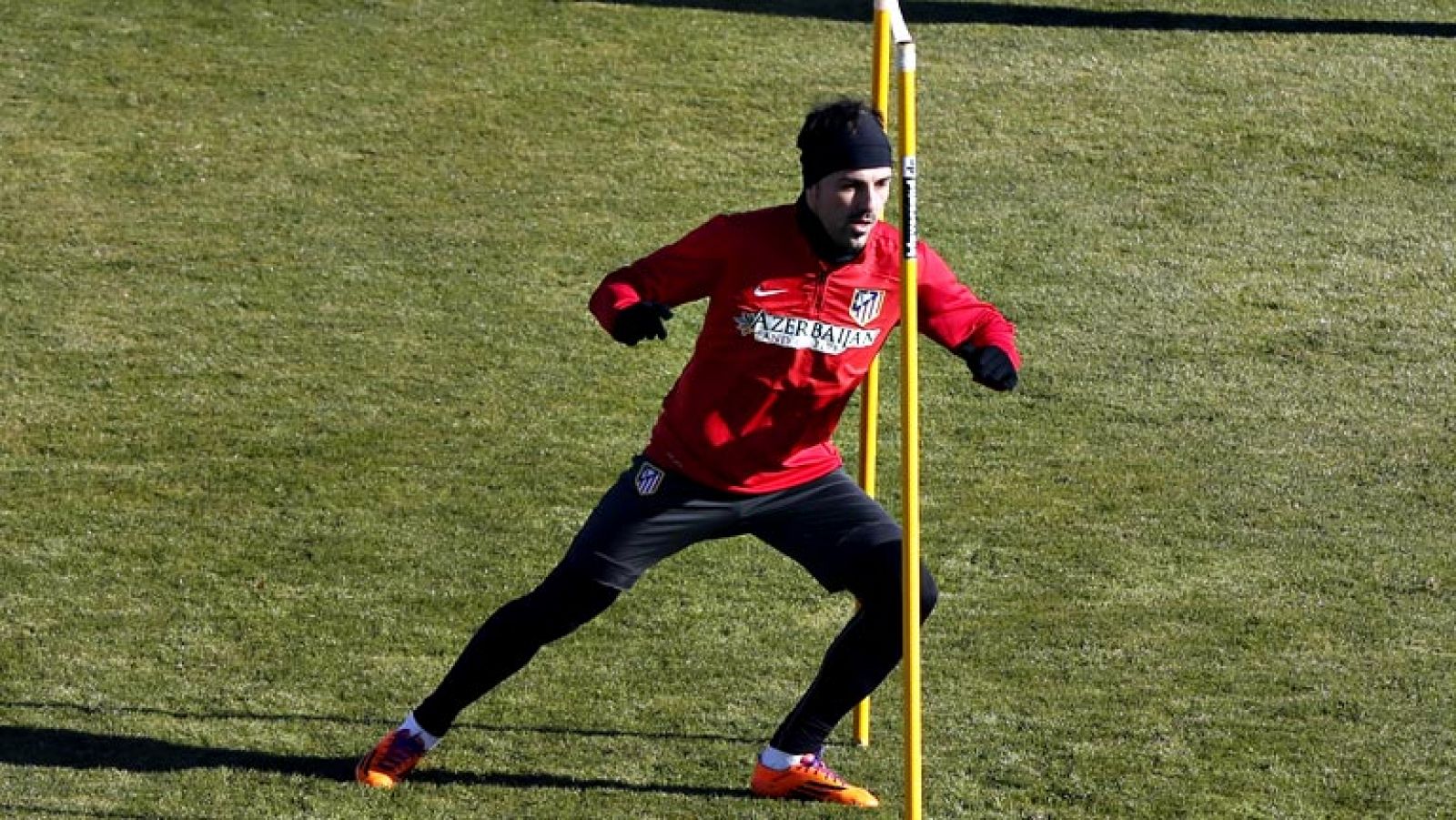 En el Atlético de Madrid, Courtois ha entrenado al margen. Veremos si Simeone le incluye en la lista para enfrentarse al Valencia el domingo. En ese partido será protagonista también Villa, que se enfrentará a sus excompañeros.