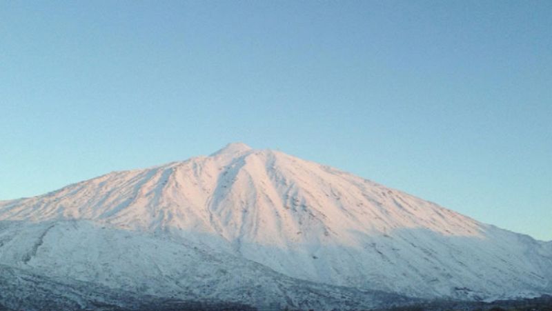 Cielos nubosos con lluvias débiles en la mitad oriental peninsular