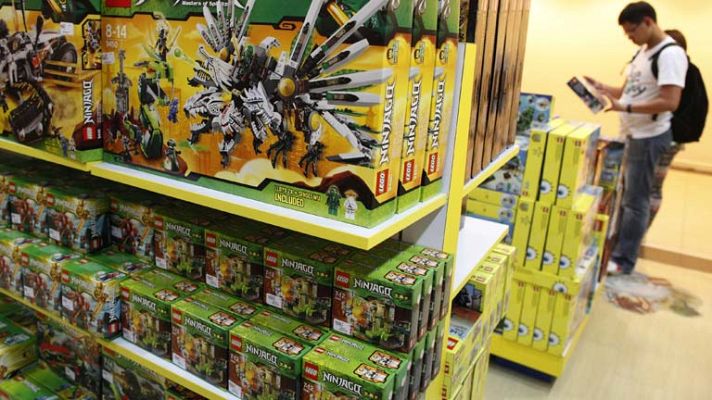 Telediario 1 - Los niños y los juguetes