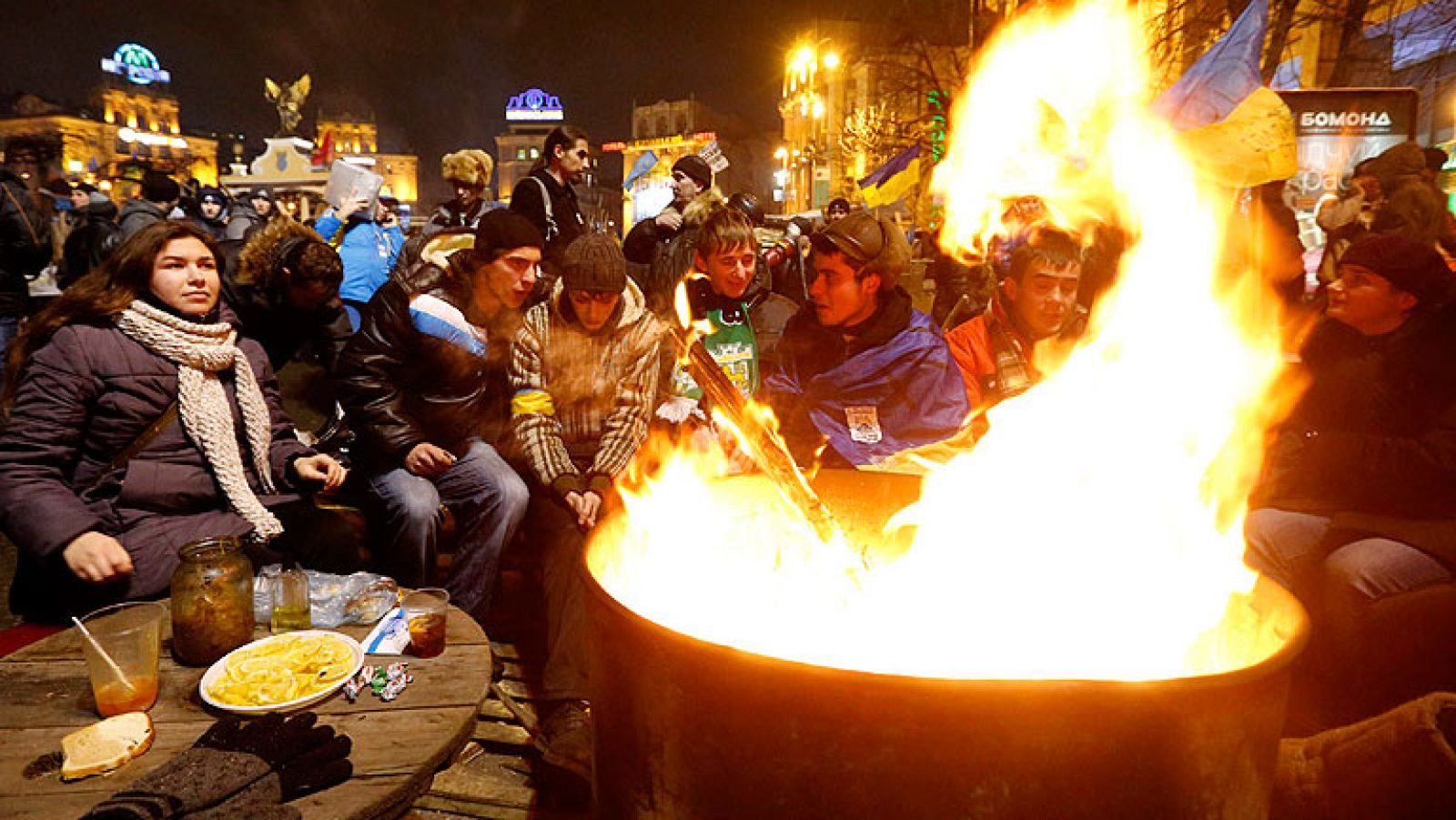  Ucrania y Rusia firmarán un acuerdo para el pleno restablecimiento de sus relaciones comerciales el próximo 17 de diciembre en Moscú, anunció hoy Nikolái Azárov, primer ministro de Ucrania. "El martes tendrá lugar una visita a Moscú en la que a nivel de presidentes podremos firmar un acuerdo que eliminará la gran mayoría de las contradicciones en el comercio con la Federación Rusa", afirmó Azárov, citado por las agencias locales