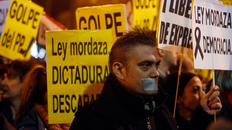 Siete detenidos y más de veinte heridos en disturbios tras la movilización "Rodea el Congreso"