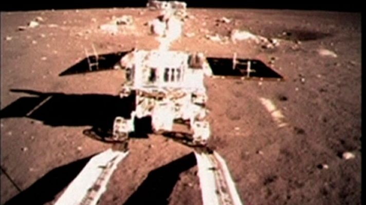 El robot 'Yutu' ya camina por Luna