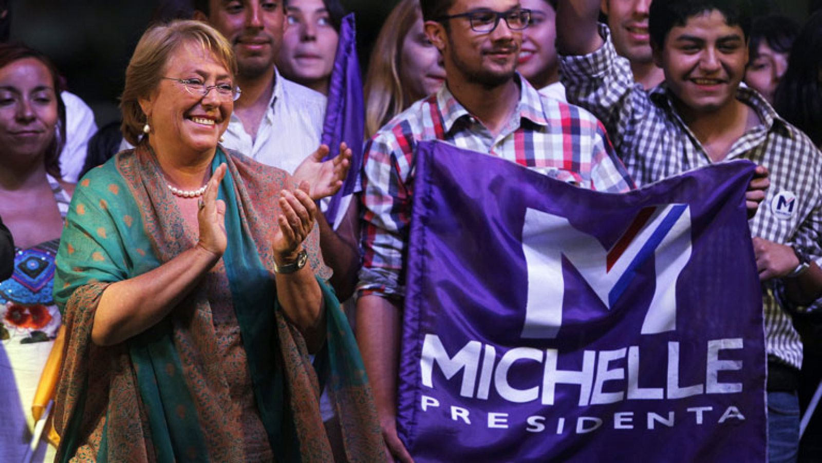 Telediario 1: Bachelet asegura que es el momento de iniciar cambios de fondo en Chile | RTVE Play
