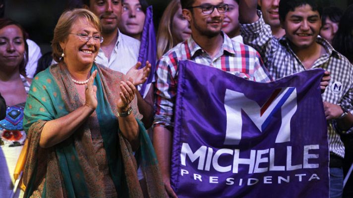Telediario 1 - Bachelet asegura que es el momento de iniciar cambios de fondo en Chile