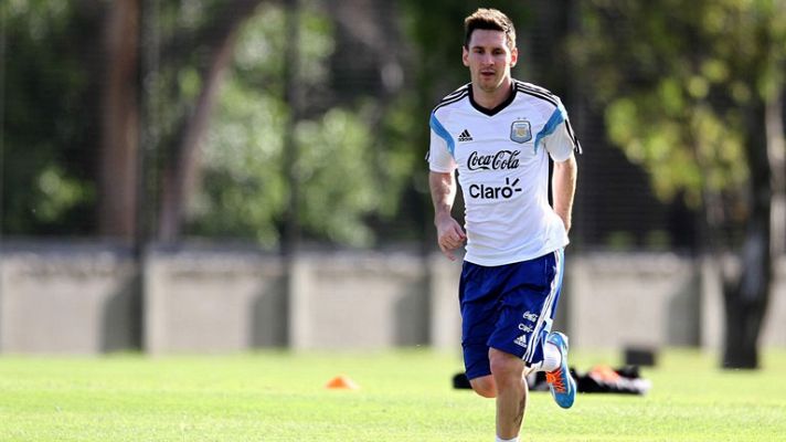 Telediario 1 - Los promotores de "Amigos de Messi", investigados por blanqueo