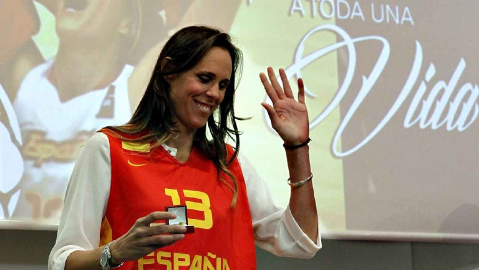 Telediario 1: Los 'cracks' del deporte español despiden a Amaya Valdemoro | RTVE Play