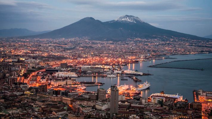 Telediario 1 - El Gobierno italiano aprueba una ley que penaliza la quema ilegal de basuras