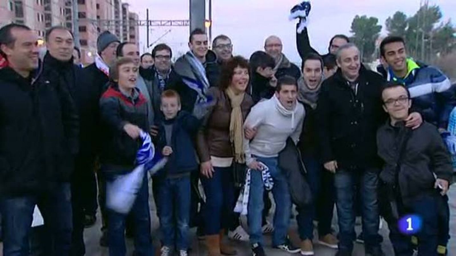 Los seguidores del Olímpic quieren repetir la hazaña del Alcorcón, que ya eliminó en la Copa del Rey al Real Madrid en 2010. De los más de mil aficionados del equipo valenciano, la mitad han viajado en tren dispuestos a dejarse la voz en el campo.