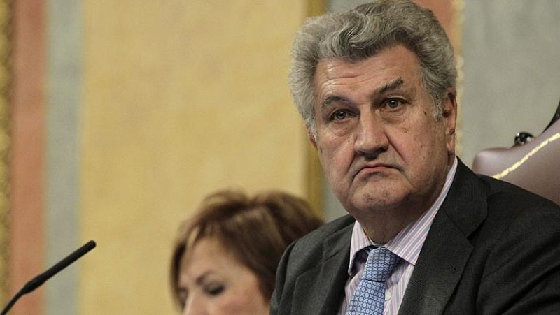 Jesús Posada se une a la lista de los que tardan en apagar el micro