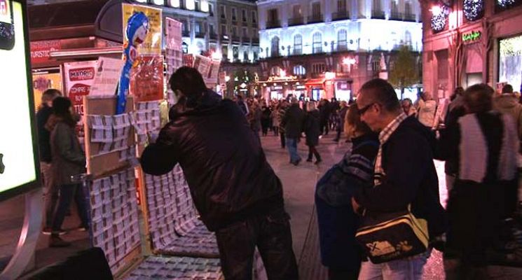 Vendiendo lotería de Navidad