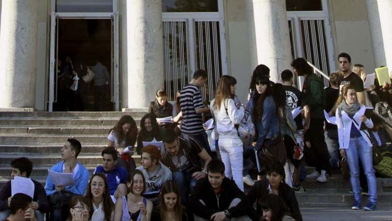 En españa, los jóvenes abandonan el nido más tarde que la media europea 