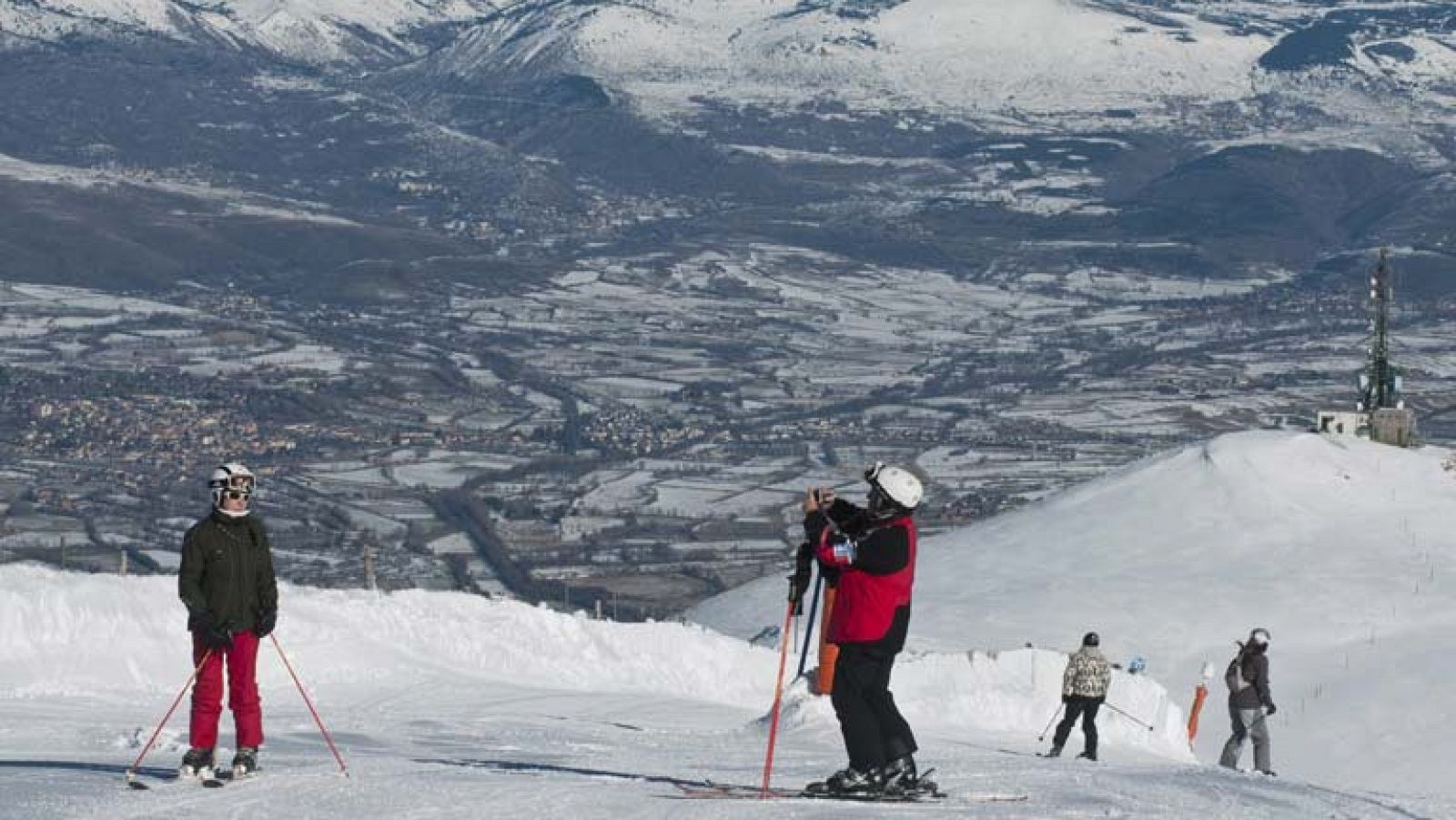 El tiempo: Baja la cota de nieve en la península a los 600 metros | RTVE Play