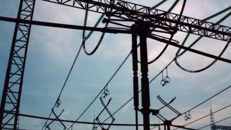Sindicatos y asociaciones de consumidores piden que se modifique el sistema para fijar los precios de la electricidad