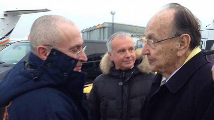 Jodorkovki llega a Alemania para reunirse con su familia tras el indulto de Putin 