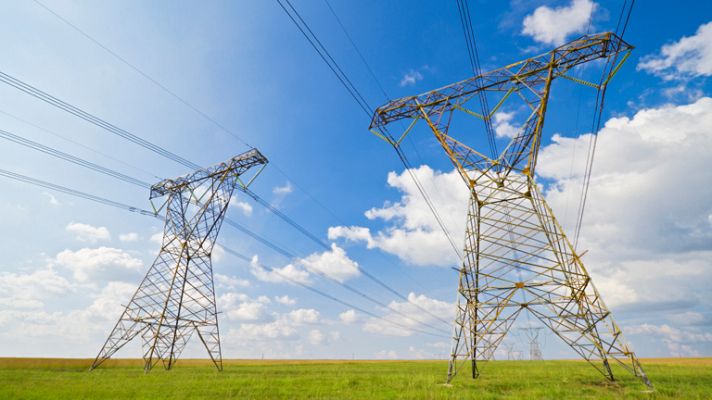 Telediario 1 - Las asociaciones de consumidores critican el sistema de subasta para fijar el precio de la luz