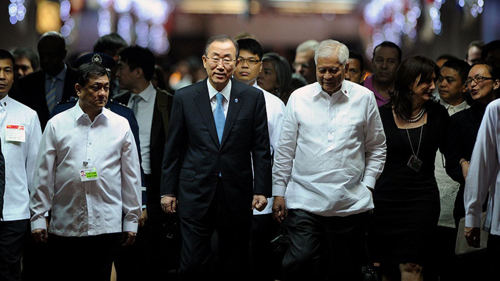 Ban Ki-Moon visita la zona afectada por el tifón Haiyan en Filipinas
