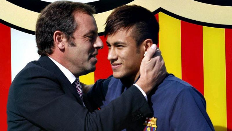 El FC Barcelona ha entregado este lunes al juez de la Audiencia Nacional Pablo Ruz los contratos de Neymar para que el magistrado decida si admite a trámite la querella interpuesta por el socio Jordi Cases contra el presidente del club, Sandro Rosell
