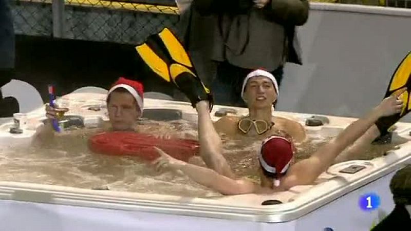 Una de las celebraciones más originales del mundo del fútbol se ha visto este fin de semana en el campo del Breda, cuando un gol del equipo holandés acabó con varios jugadores en un jacuzzi.