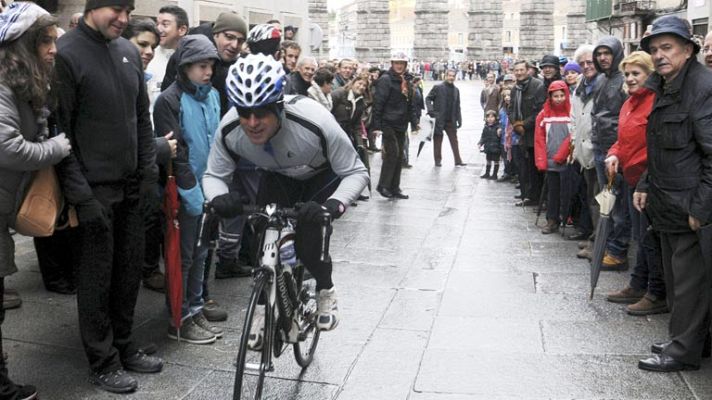 Telediario 1 - La lluvia no desluce la 78 edición de la Carrera del Pavo de Segovia