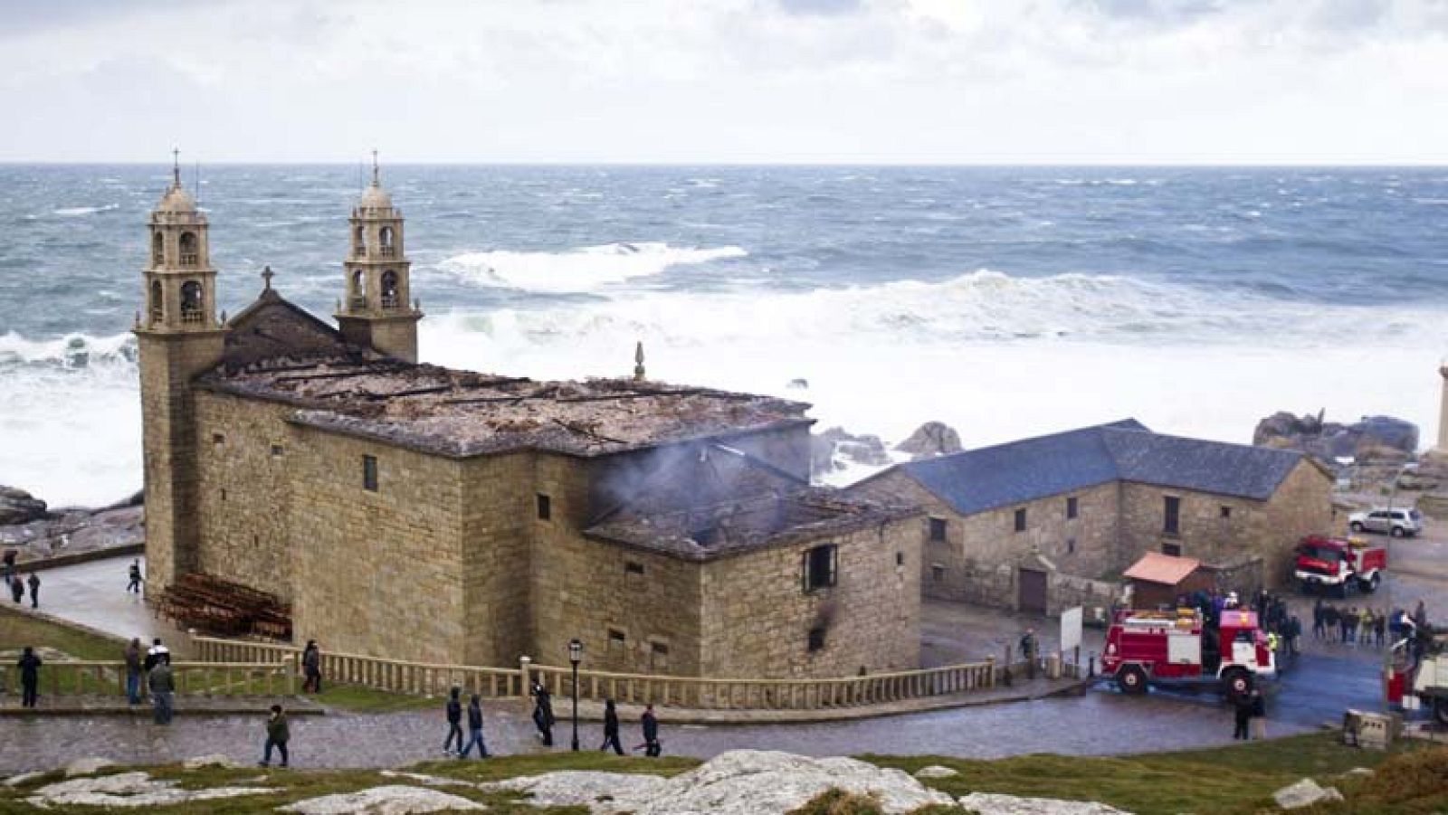 Día de evaluación de daños y de retirada de escombros en el santuario de la Virxe da Barca