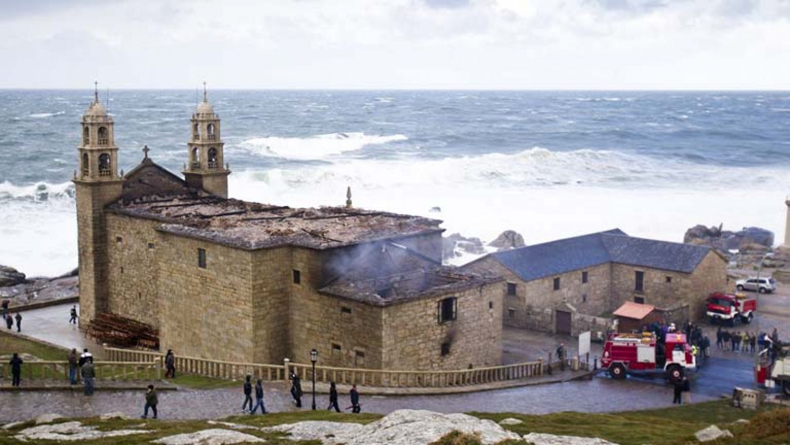 Día de evaluación de daños y de retirada de escombros en el santuario de la Virxe da Barca 
