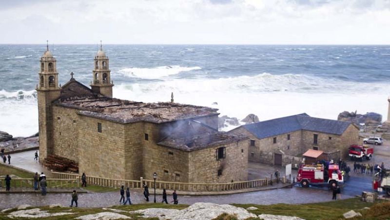 Día de evaluación de daños y de retirada de escombros en el santuario de la Virxe da Barca 