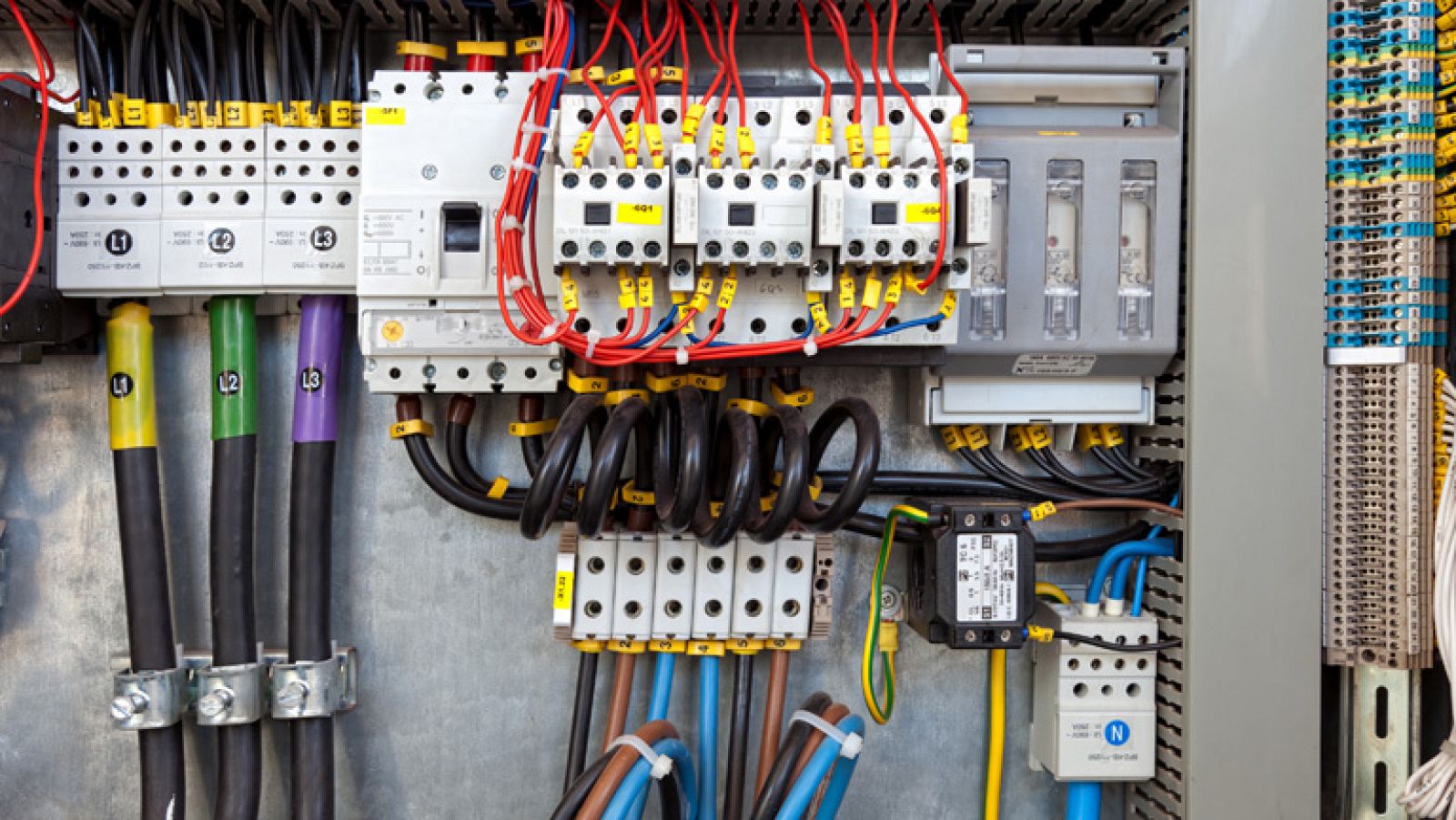 Las subidas de la luz suponen un problema para los consumidores