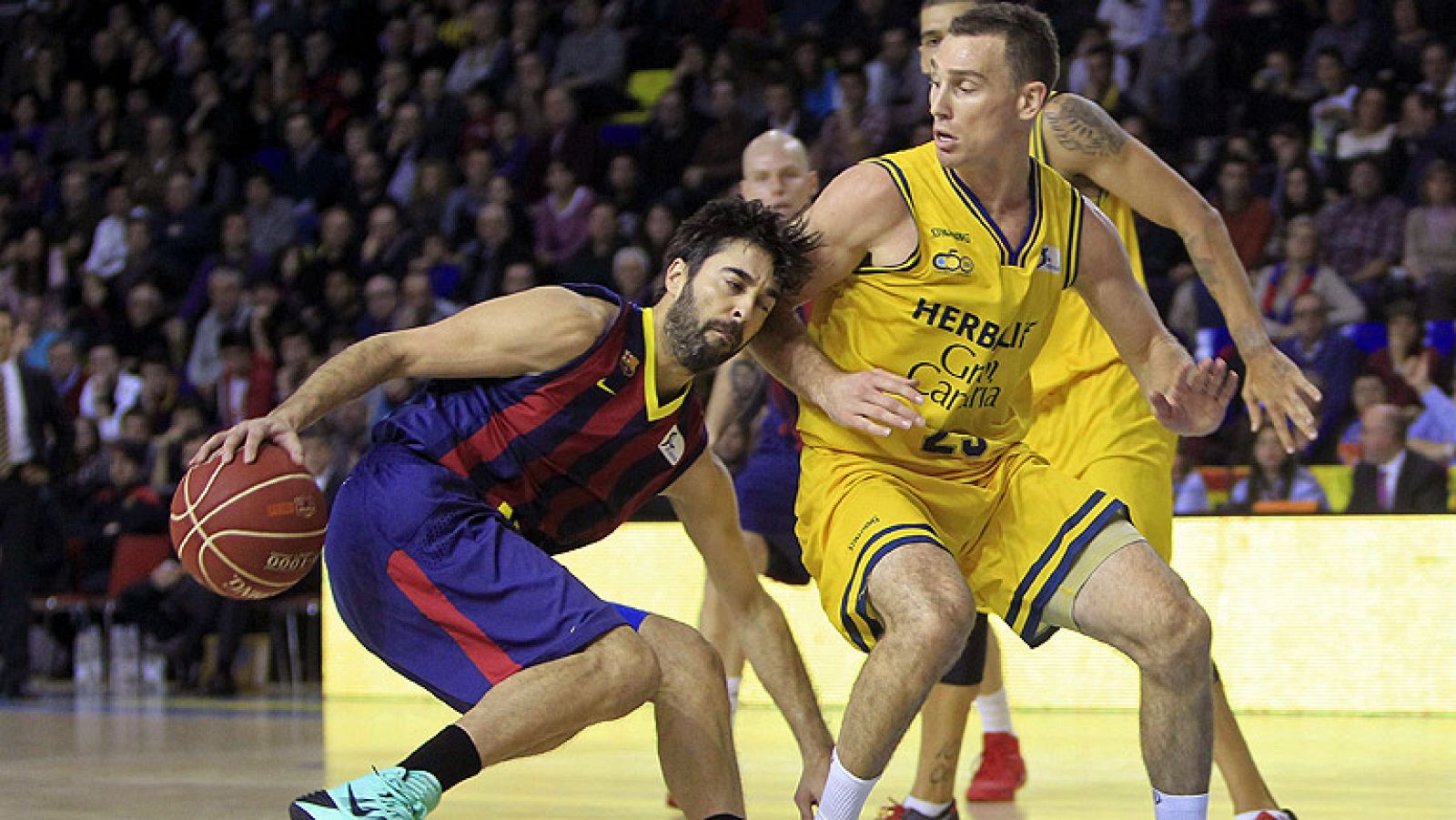 El Barcelona ha afianzado la tercera posición de la tabla al derrotar por diez puntos al Herbalife Gran Canaría (62-52).