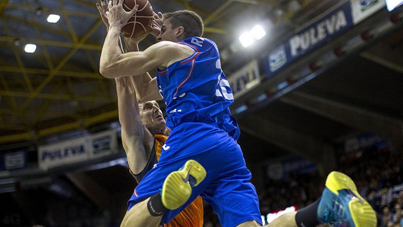 Van Rossom (16 puntos) y Dubljevic (21) lideraron la victoria del Valencia Basket sobre un atrevido Tuenti Móvil Estudiantes.