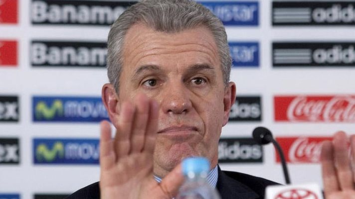 Telediario 1 - Tensión y humor en la sala de prensa