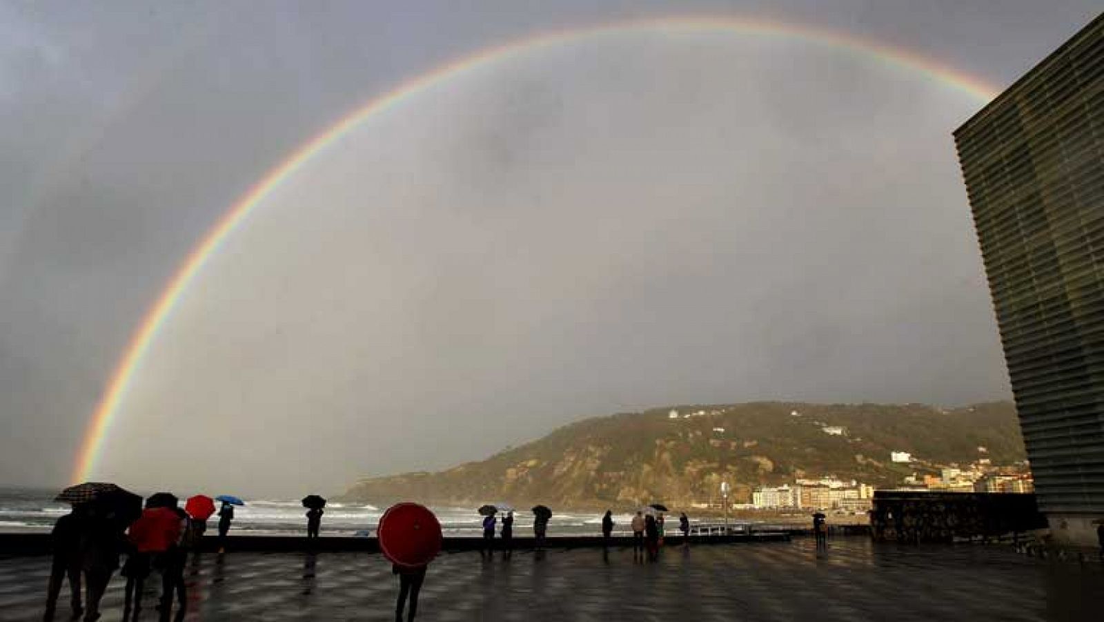 El tiempo: Baja la cota de nieve con viento fuerte en zonas de costa y montaña | RTVE Play