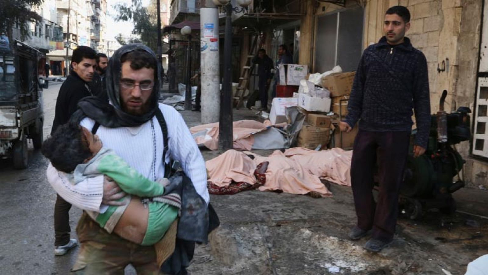 Al menos 39 muertos tras un bombardeo de la aviación siria sobre la ciudad de Alepo