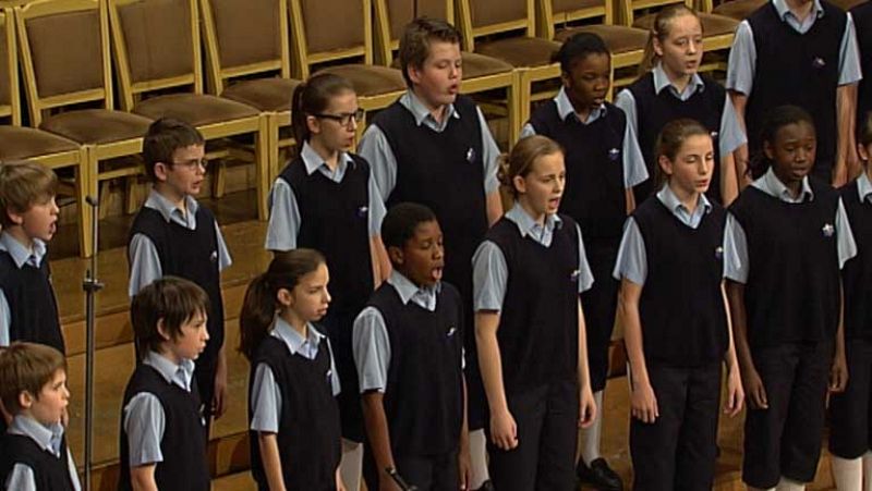 Los "chicos del coro" cantan para TVE acompañados de Diana Navarro