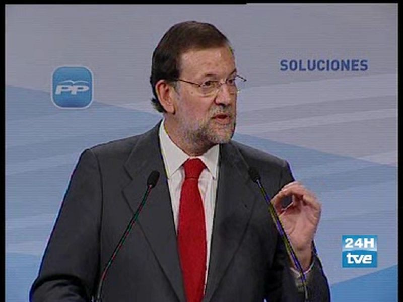 El líder de los populares, Mariano Rajoy, ha criticado al Gobierno por no hacer frente a la crisis económica que ha "noquedado" a Zapatero. 