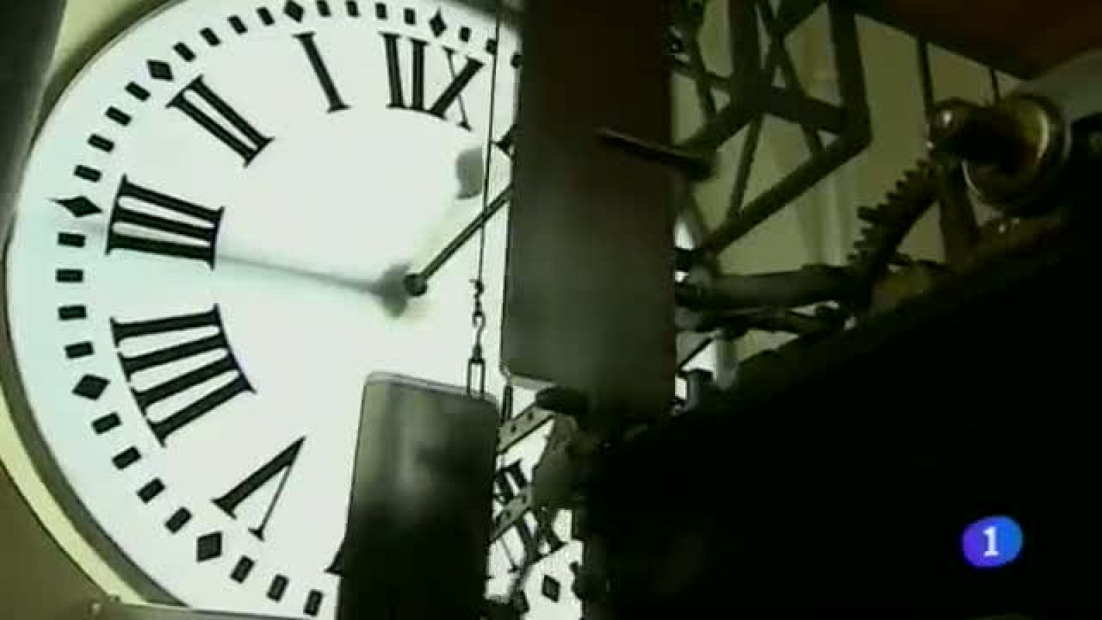  Hoy las camapanadas a través de RTVE. En Navarra todas las mesas estarán preparadas para la cena de Nochevieja igual que los disfraces. Osasuna no sacará a la venta las entradas de la copa hasta que no sepa el resultado del Bernabeu. (31/12/2013) 